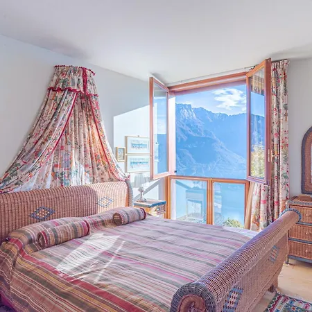 Charming With Private Pool!