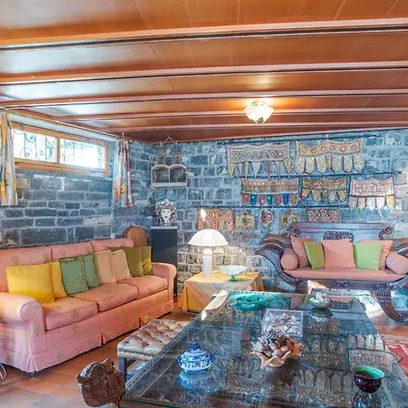 Charming With Private Pool! *