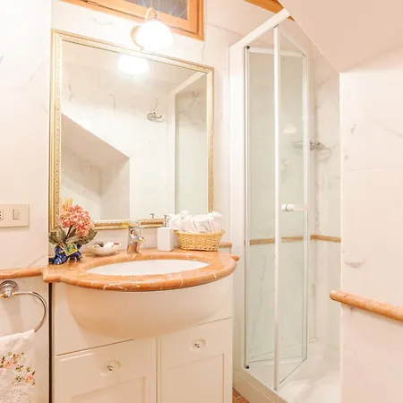 Charming With Private Pool! *