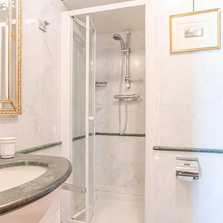 Charming With Private Pool! Willa