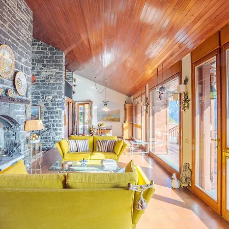 Charming With Private Pool! *