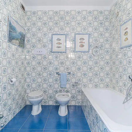 Charming With Private Pool! *